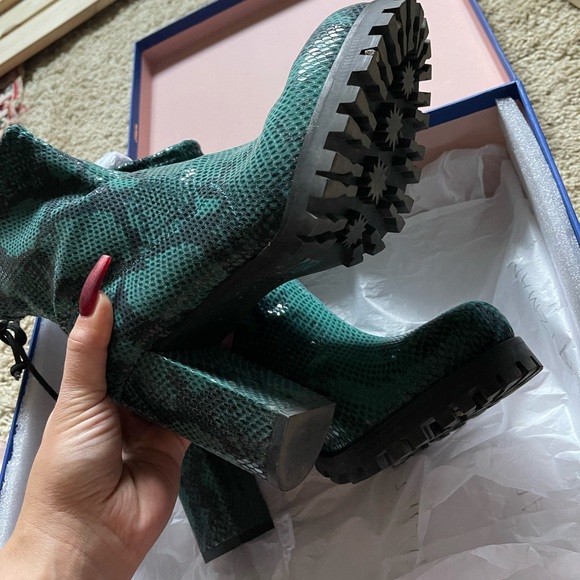 Almost new - Picture 1 of 7